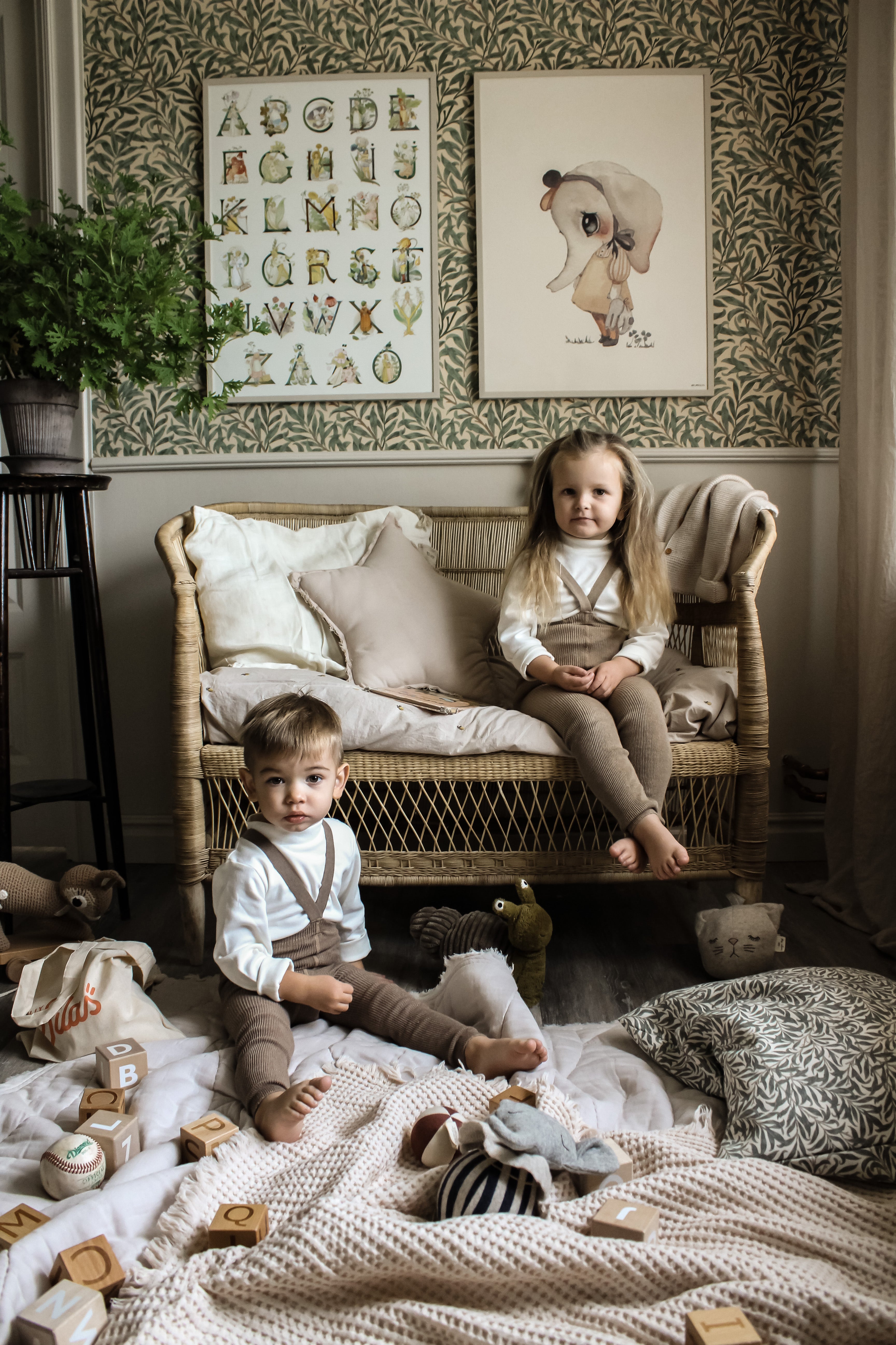 Silly Silas footless tights with braces will keep pace with even the most active babies and toddlers allowing them to explore the world barefoot. Exceptionally resistant, lusciously soft and made from 100% cotton. Certified by OEKO-TEX® Standard 100 at the Class 1. (6632981954645)