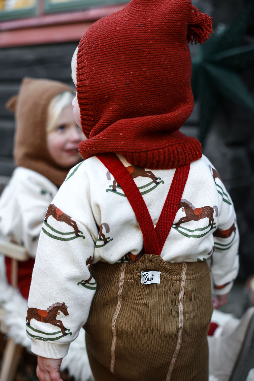 Footed Acorn Brown x Maple Leaf