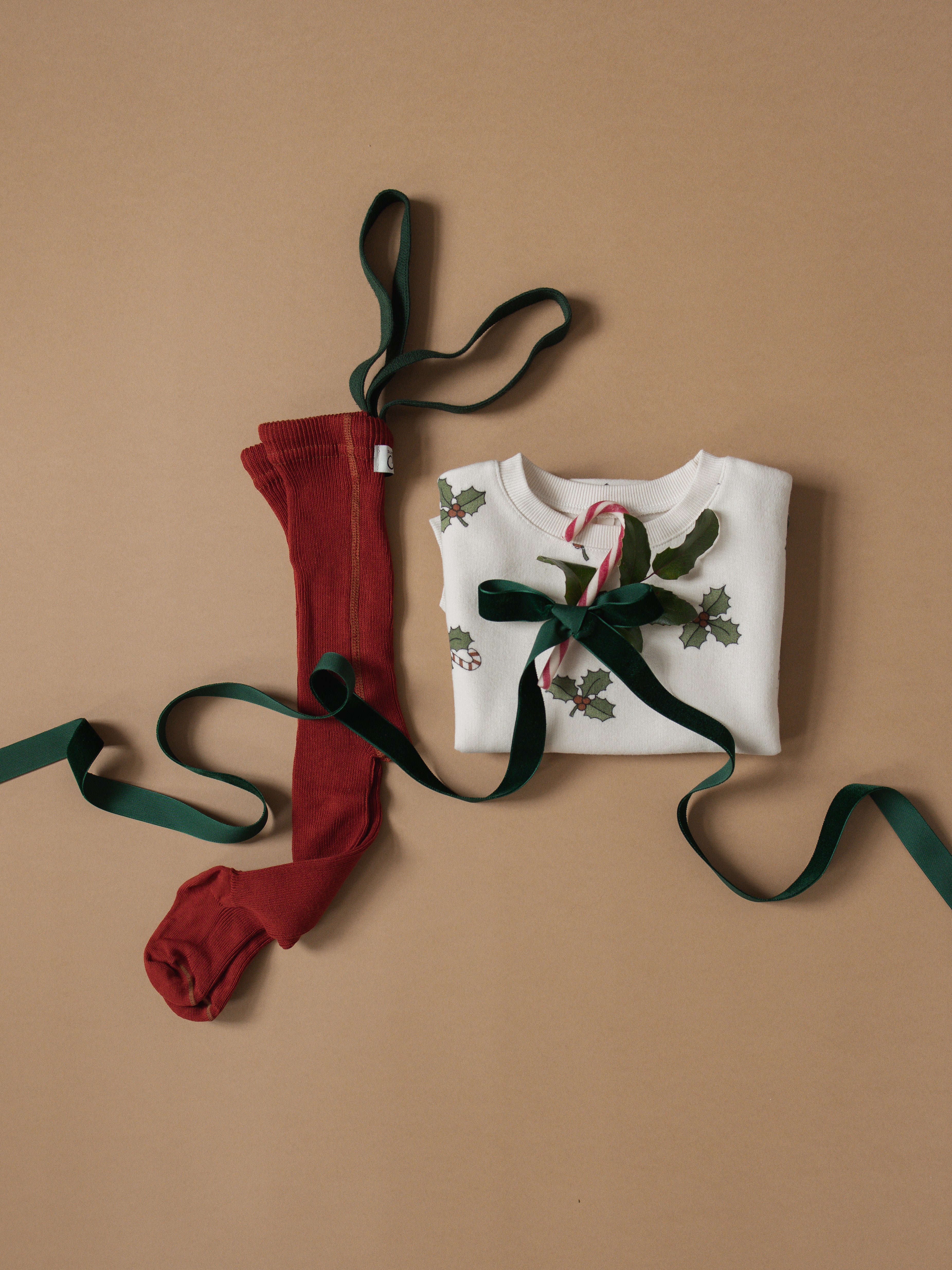 Footed Maple Leaf x Dark Forest Green