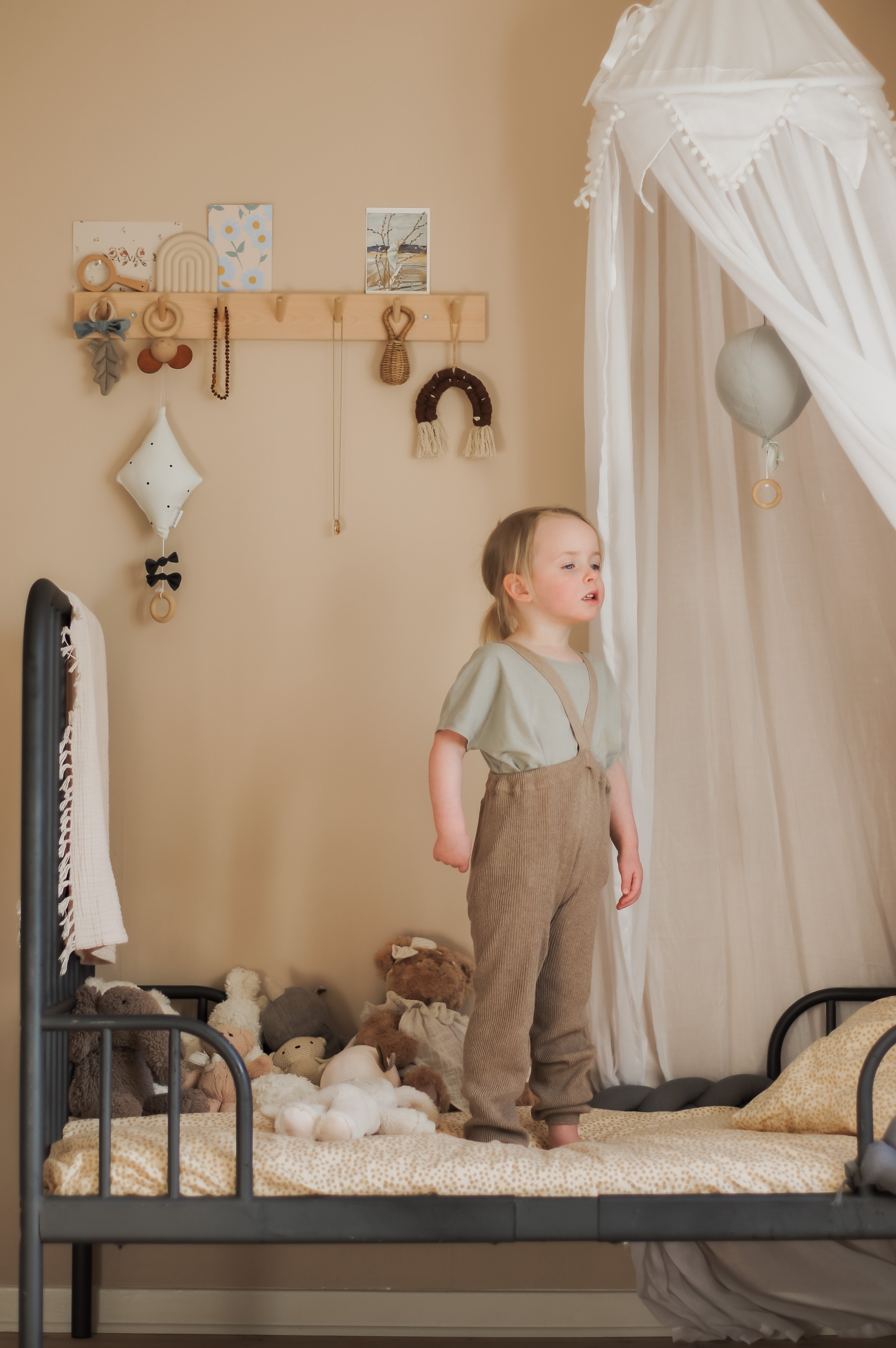 Roomy Peanut Blend Footless