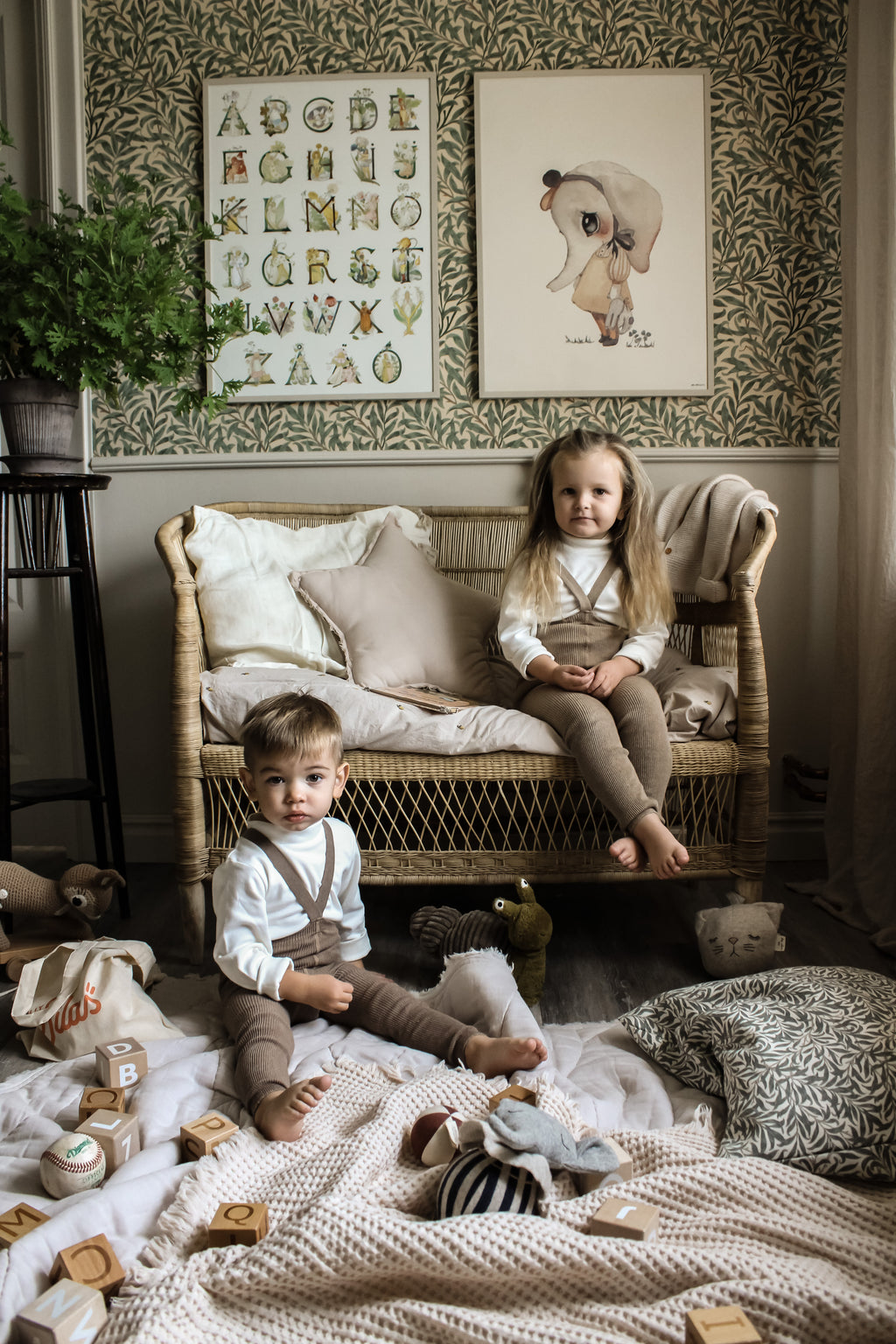 Silly Silas footless tights with braces will keep pace with even the most active babies and toddlers allowing them to explore the world barefoot. Exceptionally resistant, lusciously soft and made from 100% cotton. Certified by OEKO-TEX® Standard 100 at the Class 1. (6632981954645)