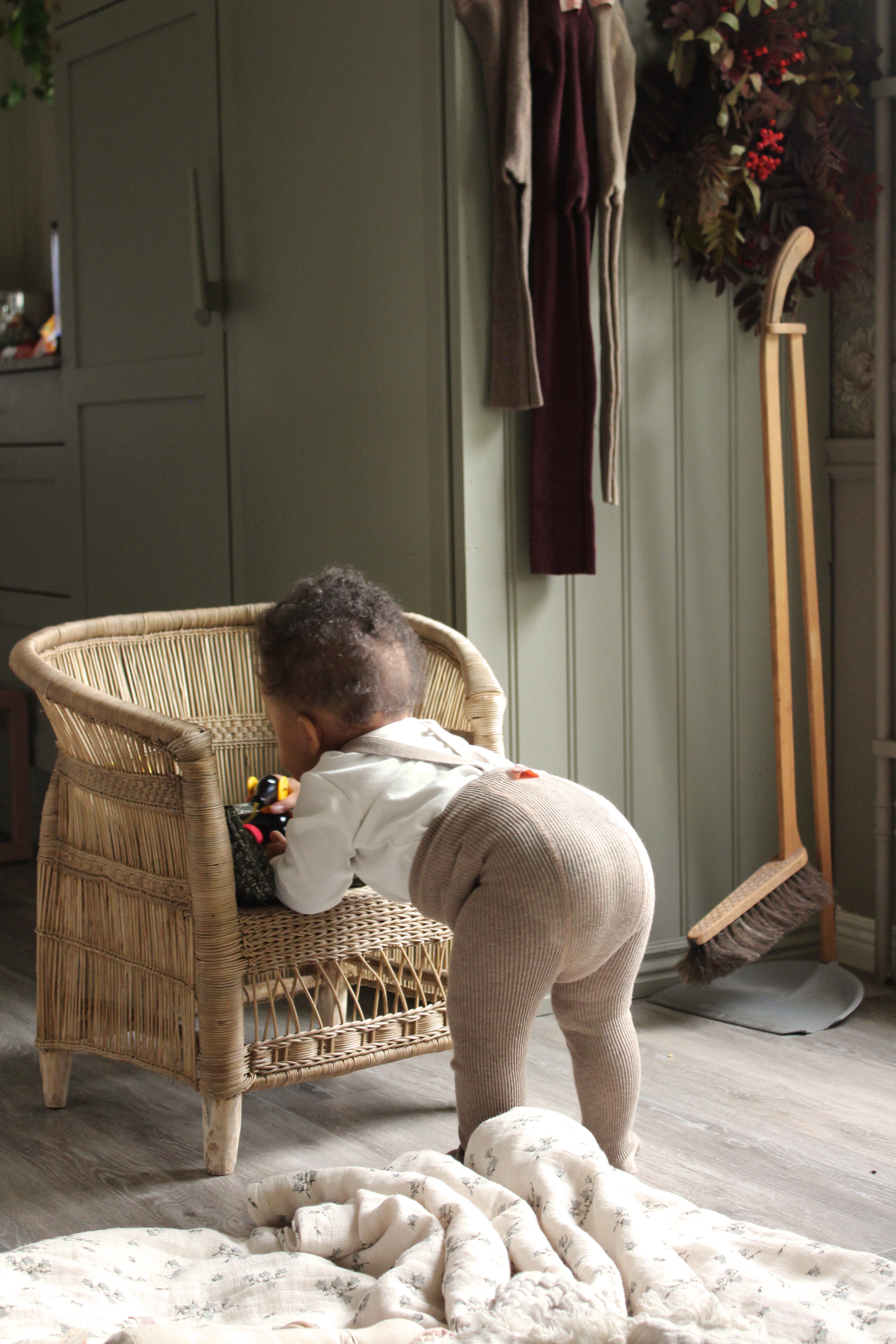 Silly Silas retro tights with braces will keep pace with even the most active babies and toddlers. Exceptionally resistant, lusciously soft and made from 100% organic cotton. Certified by OEKO-TEX® Standard 100 at the Class 1. (6632977694805)